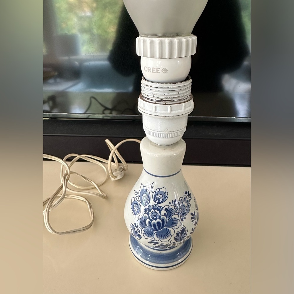 VINTAGE HANDPAINTED DELFT HOLLAND CERAMIC TABLE LAMP BLUE & WHITE FLORAL SIGNED